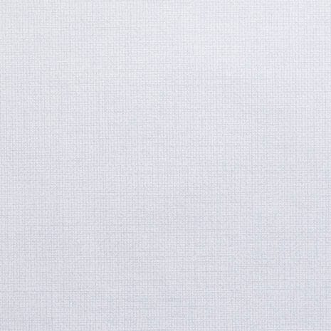 Tapetti on sävyltään utuisen harmaansininen ja tekstuuripinta on valkoinen.