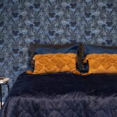 Unelma_tummansininen_tapetti_makuuhuoneDSF4225